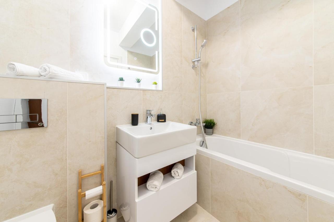 North 26 - Aviatiei Apartman Bukarest Kültér fotó
